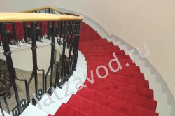 Ковровая дорожка на лестнице