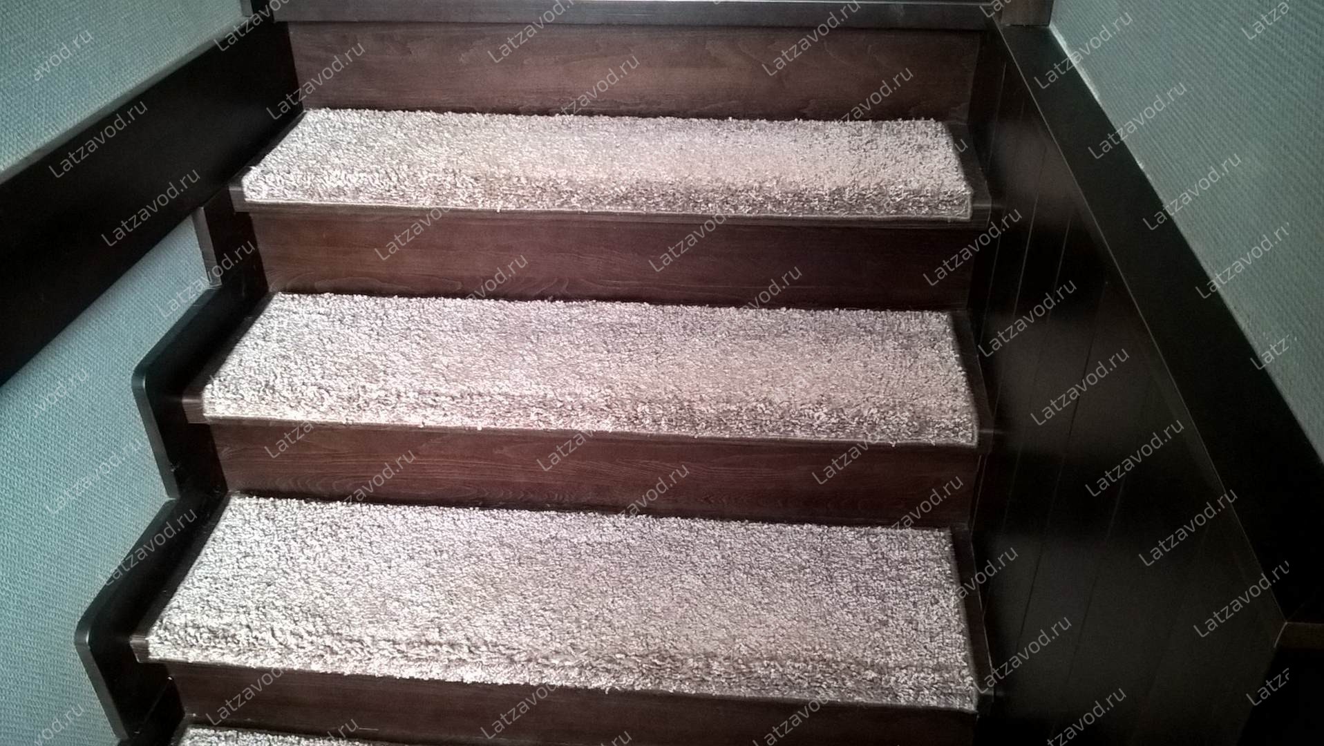 Купить накладки из ковролина для лестниц по выгодной цене