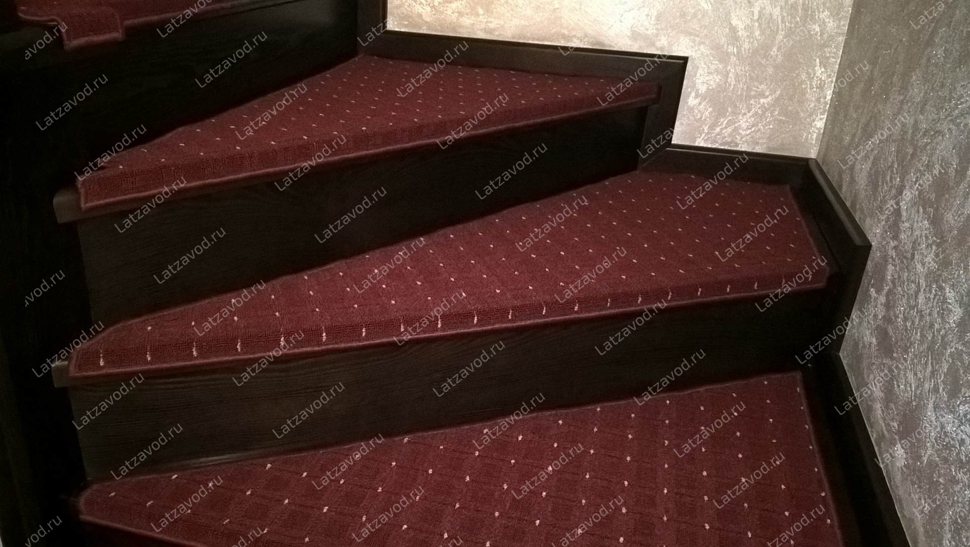 Заказать накладки для лестниц из ковролина