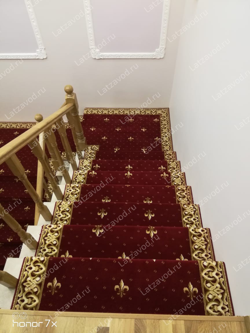 Заказать ковровую дорожку на лестницу
