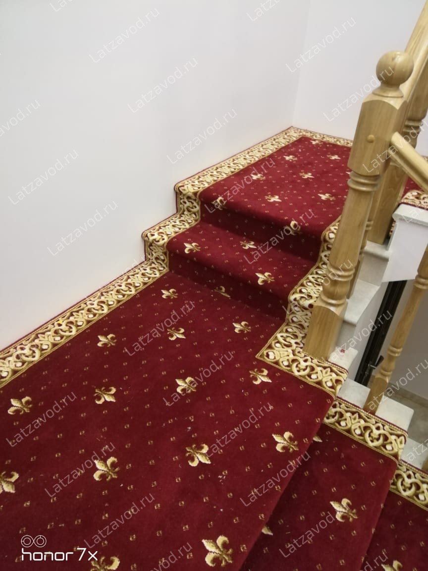 Купить ковровую дорожку на лестницу