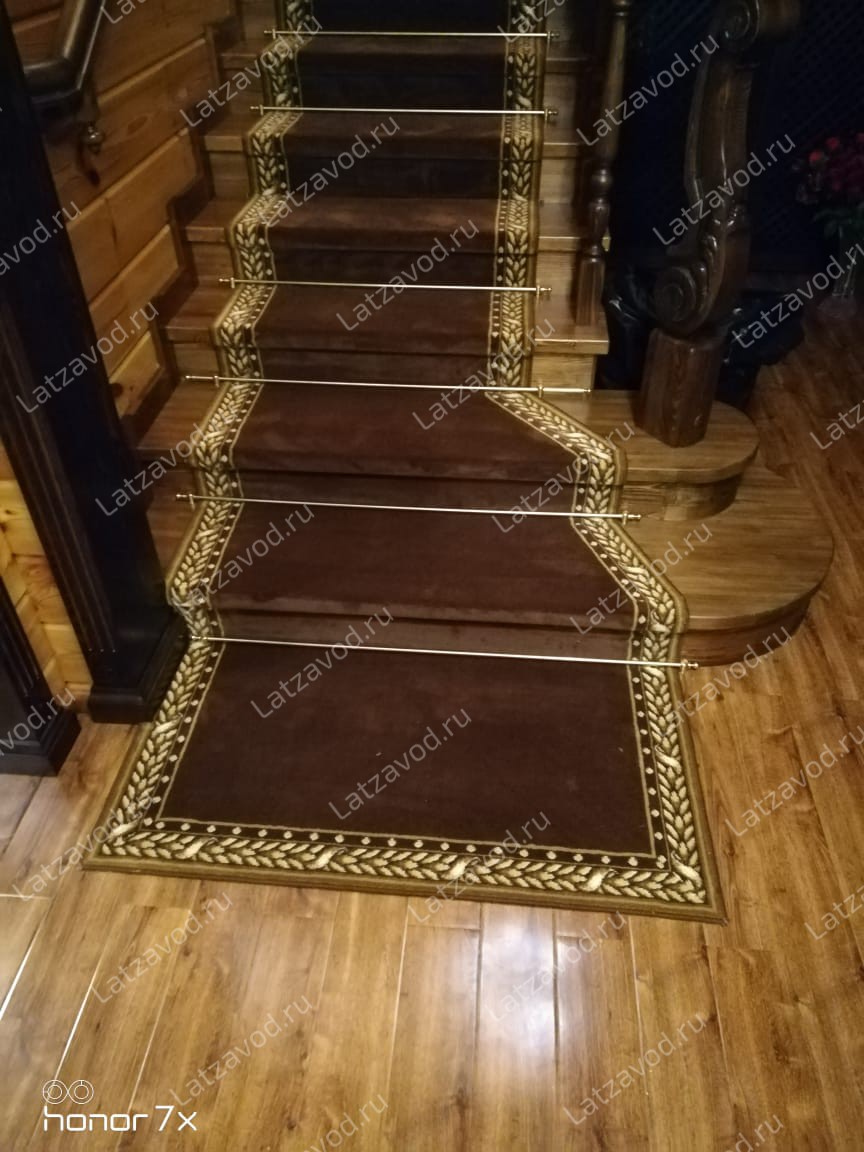 Купить ковровую дорожку на лестницу в Москве