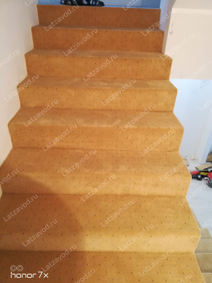 Заказать ковролин на бетонную лестницу