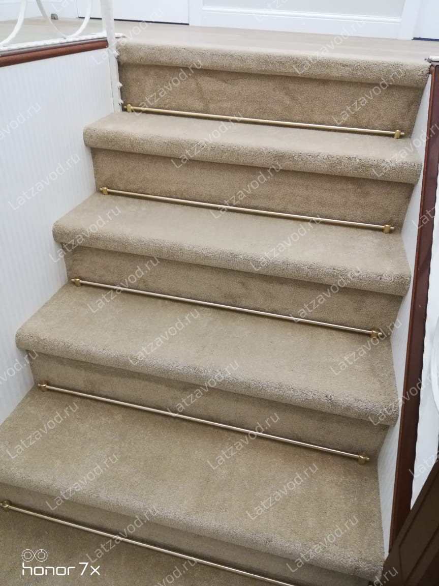 Заказать ковролин на бетонную лестницу